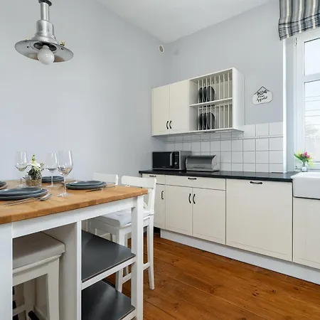 Bright Slupecka With Parking In By Renters Appartement *