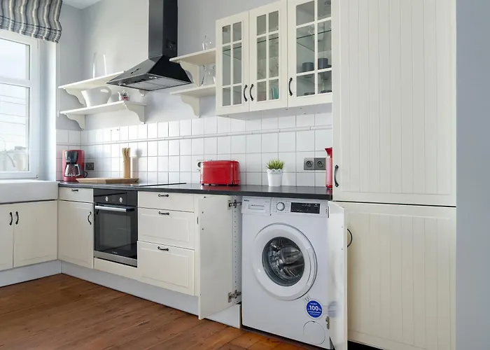 Bright Slupecka With Parking In By Renters